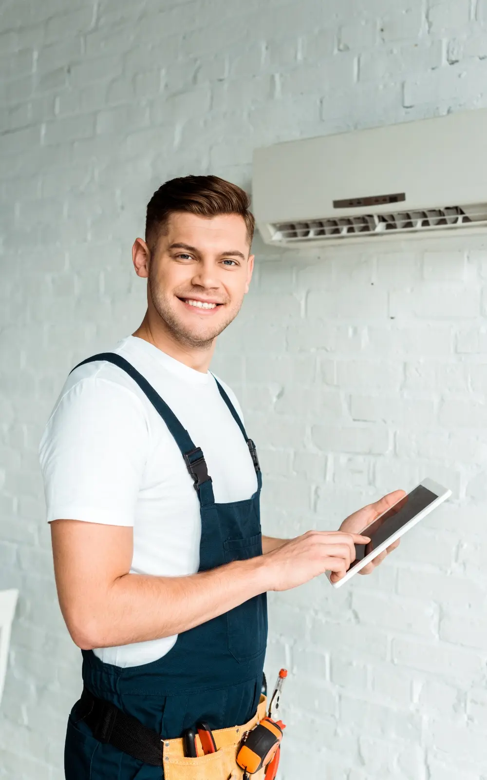 AMC AC Maintenance team of certified technicians in Dubai